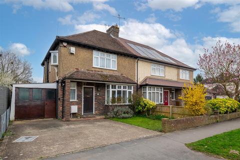undefined, Hevers Avenue, Horley