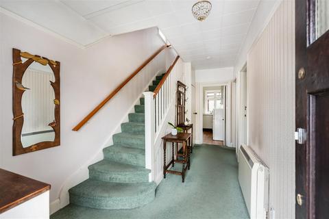 undefined, Hevers Avenue, Horley