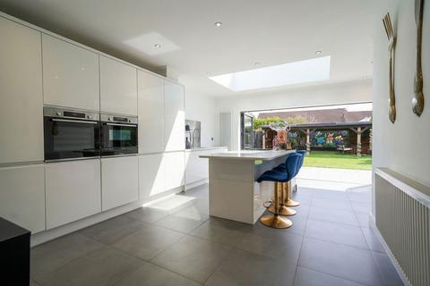 undefined, Dovedale Avenue, Shirley