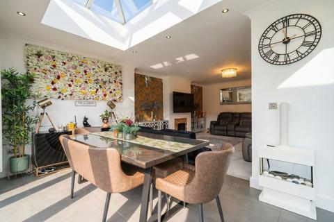 undefined, Dovedale Avenue, Shirley