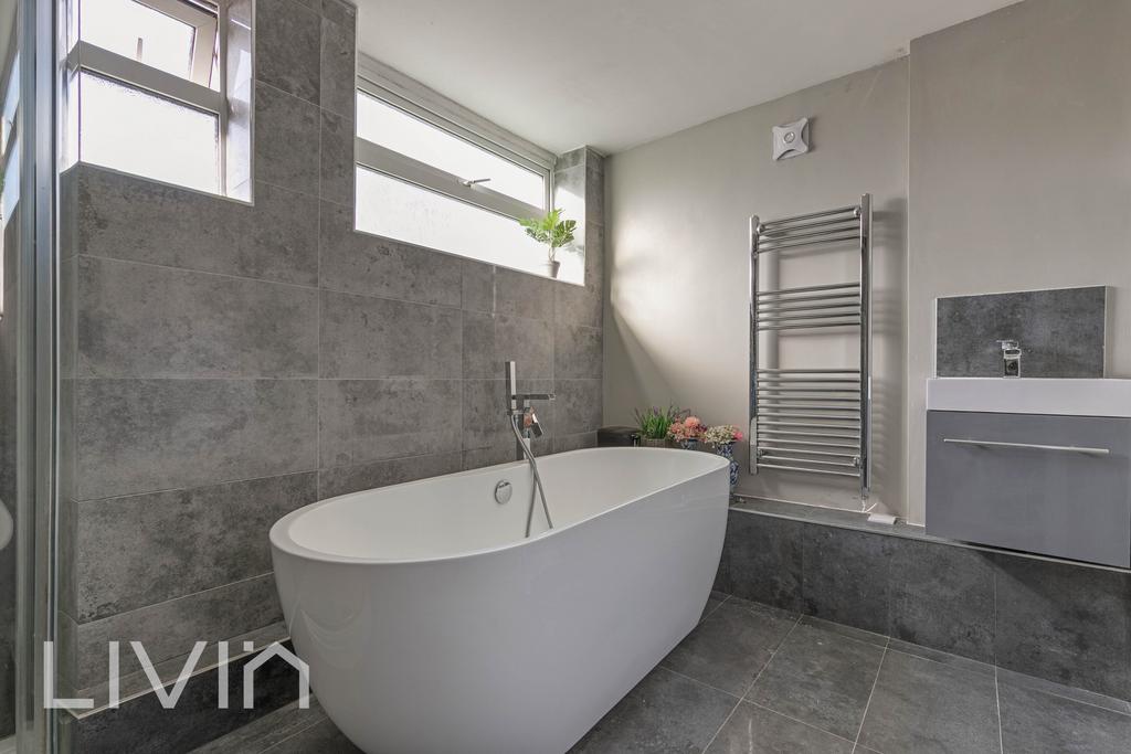 150a St James Road, CR0 - 8