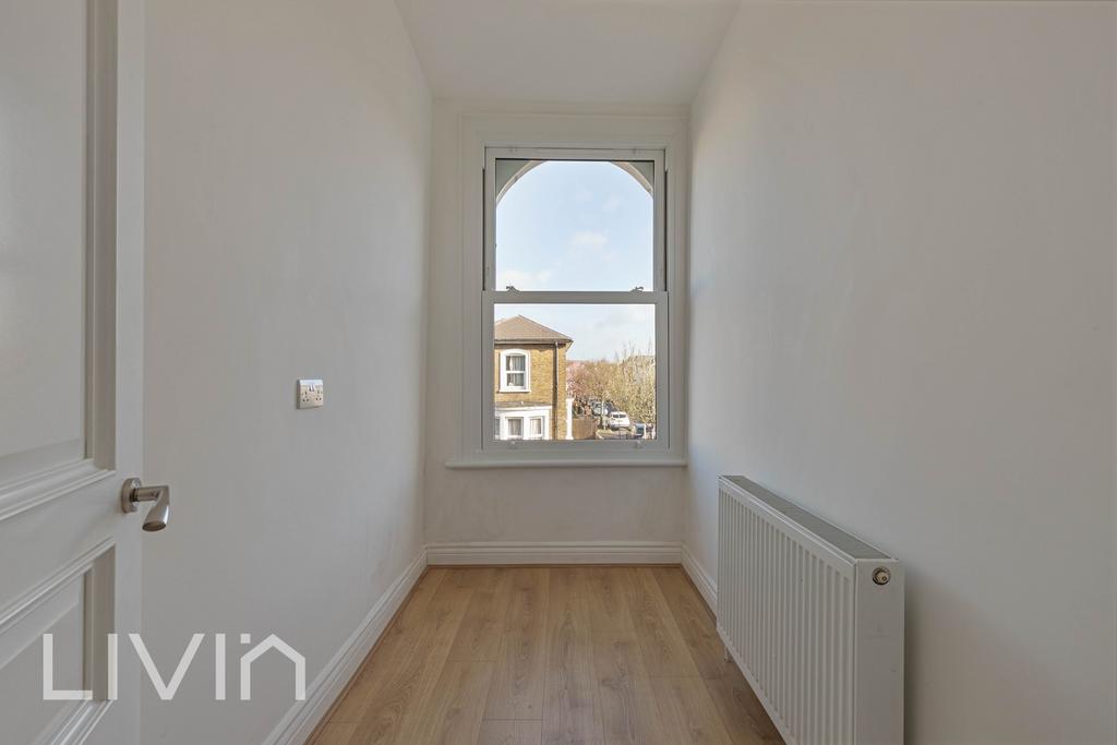 150a St James Road, CR0 - 7