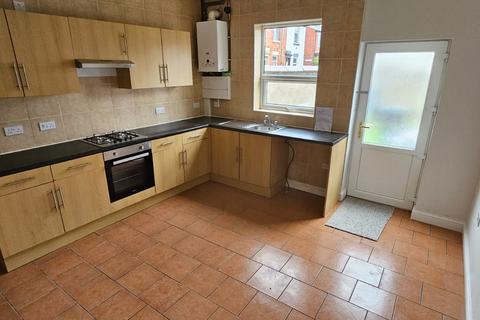 3 bedroom house to rent, Angela Street, Blackburn, BB2