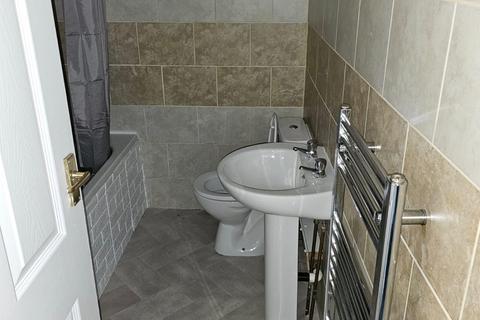 3 bedroom house to rent, Angela Street, Blackburn, BB2