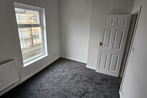 3 bedroom house to rent, Angela Street, Blackburn, BB2