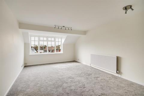 2 bedroom flat to rent, Lamorna Grove, Worthing, BN14