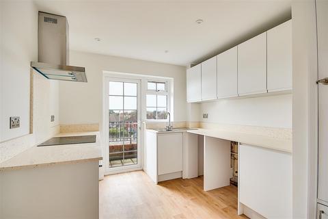 2 bedroom flat to rent, Lamorna Grove, Worthing, BN14
