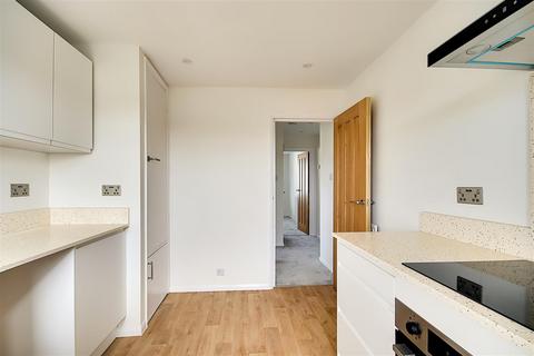 2 bedroom flat to rent, Lamorna Grove, Worthing, BN14