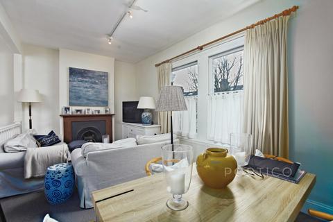 2 bedroom flat to rent, Barmouth Road, London, SW18