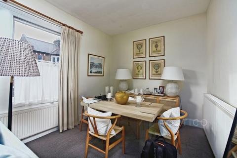 2 bedroom flat to rent, Barmouth Road, London, SW18