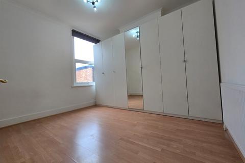 3 bedroom maisonette for sale, Hillview Gardens, NW4