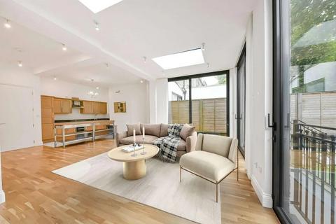 4 bedroom flat to rent, Glenilla Road, London NW3