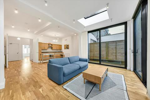 4 bedroom flat to rent, Glenilla Road, London NW3