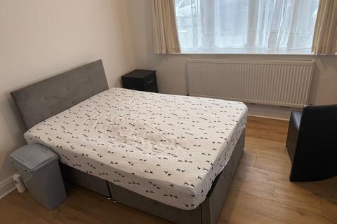 undefined, Poplar Avenue, Southall UB2