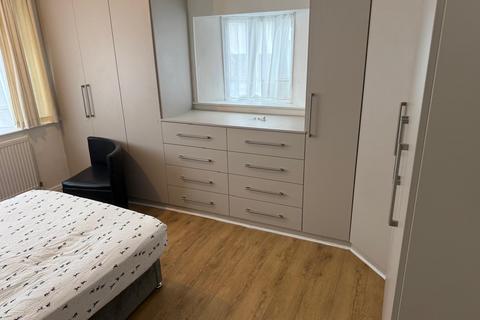 undefined, Poplar Avenue, Southall UB2