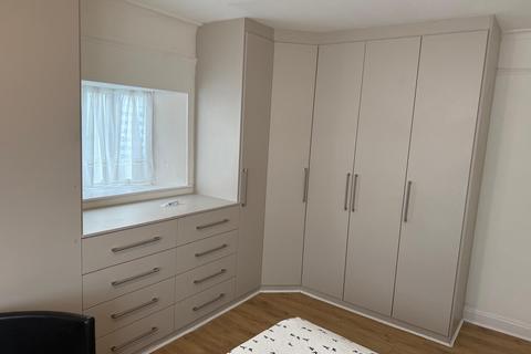 undefined, Poplar Avenue, Southall UB2