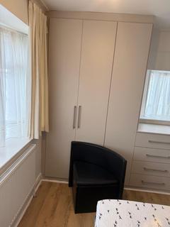 undefined, Poplar Avenue, Southall UB2