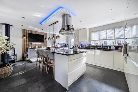 4 bedroom detached house for sale, Provis Mead, Chippenham