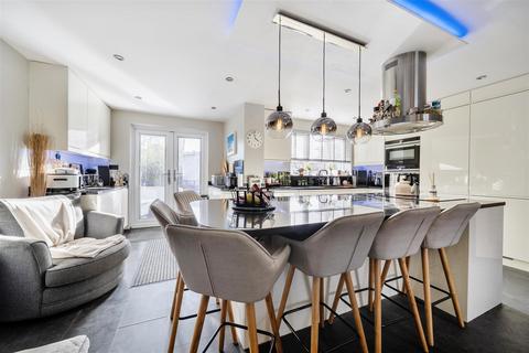 4 bedroom detached house for sale, Provis Mead, Chippenham