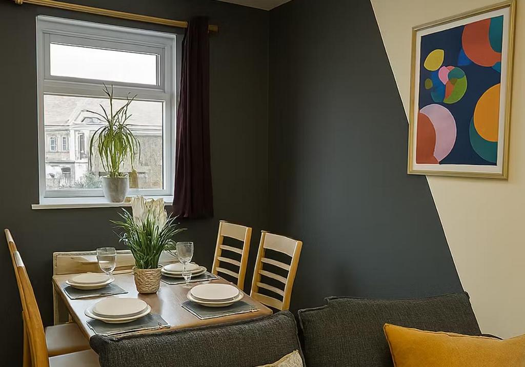 Dining room.png