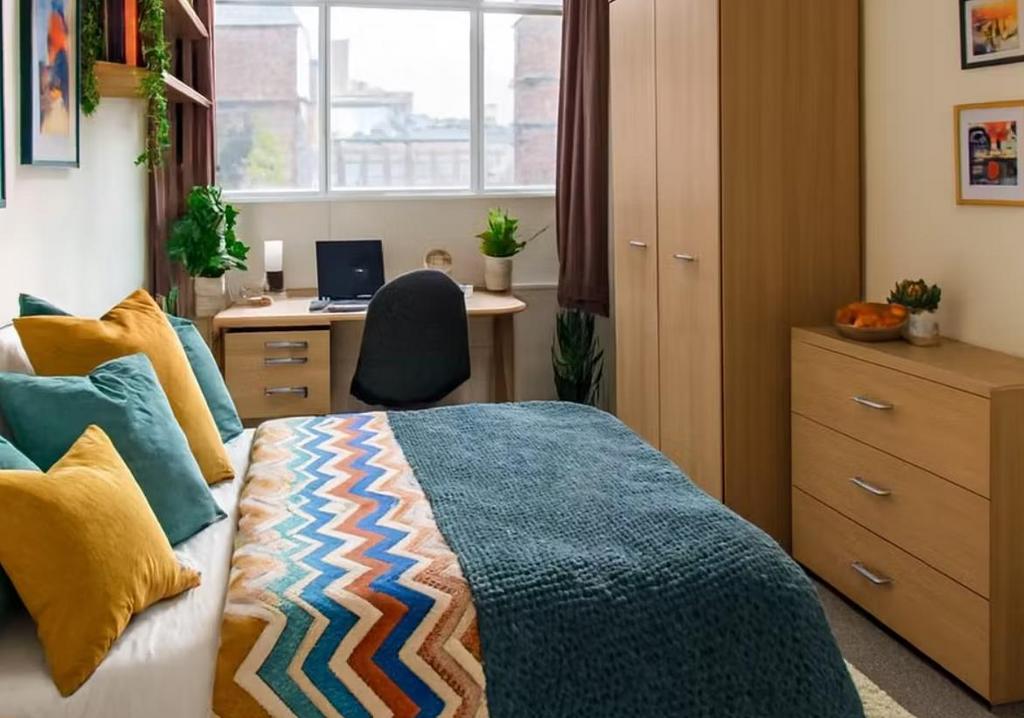 Bedroom 1.png