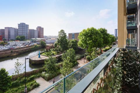 2 bedroom flat for sale, Enterprise Way, London, SW18