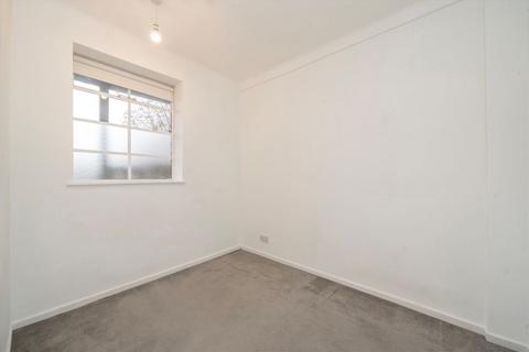 2 bedroom flat to rent, Shepherds Bush Road, London W6