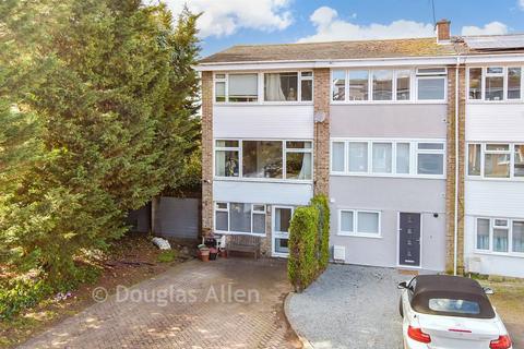 4 bedroom townhouse for sale, Petworth Way, Hornchurch, Essex