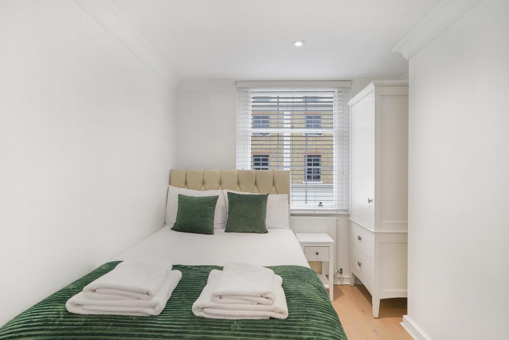 17 Gillingham Street - TVjj Px R8ly8t26 GT5 FTU.jpg