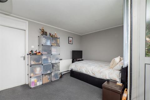 undefined, Chaucer Gardens, Sutton