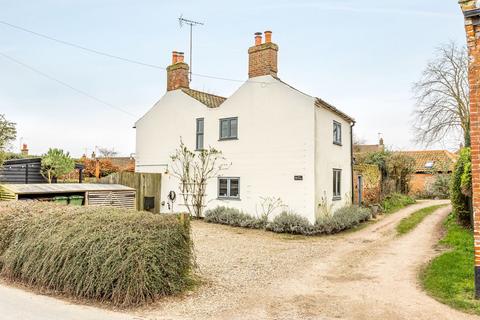 undefined, Quaint Cottage in Worstead