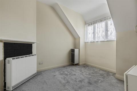 2 bedroom flat to rent, Clifford Avenue, East Sheen, London