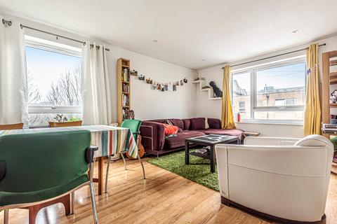 2 bedroom flat to rent, Chivalry Road, Battersea, London, SW11