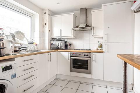 2 bedroom flat to rent, Chivalry Road, Battersea, London, SW11