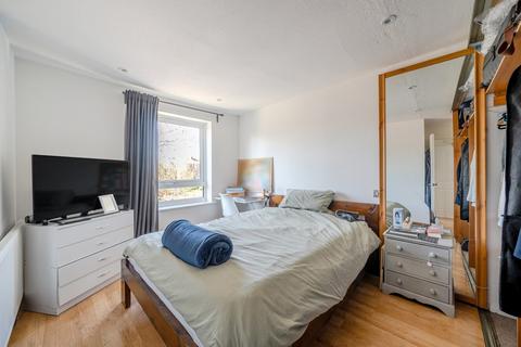 2 bedroom flat to rent, Chivalry Road, Battersea, London, SW11