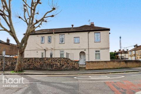 2 bedroom maisonette for sale, Church Road, London