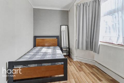 2 bedroom maisonette for sale, Church Road, London