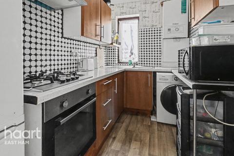 2 bedroom maisonette for sale, Church Road, London