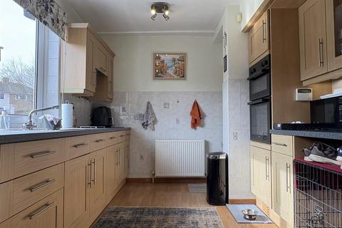 4 bedroom semi-detached house for sale, Sunnyside Avenue, Liversedge WF15
