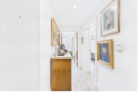 2 bedroom apartment to rent, Ashridge Close, Finchley, N3