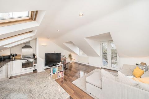 3 bedroom flat for sale, Schubert Road, London SW15
