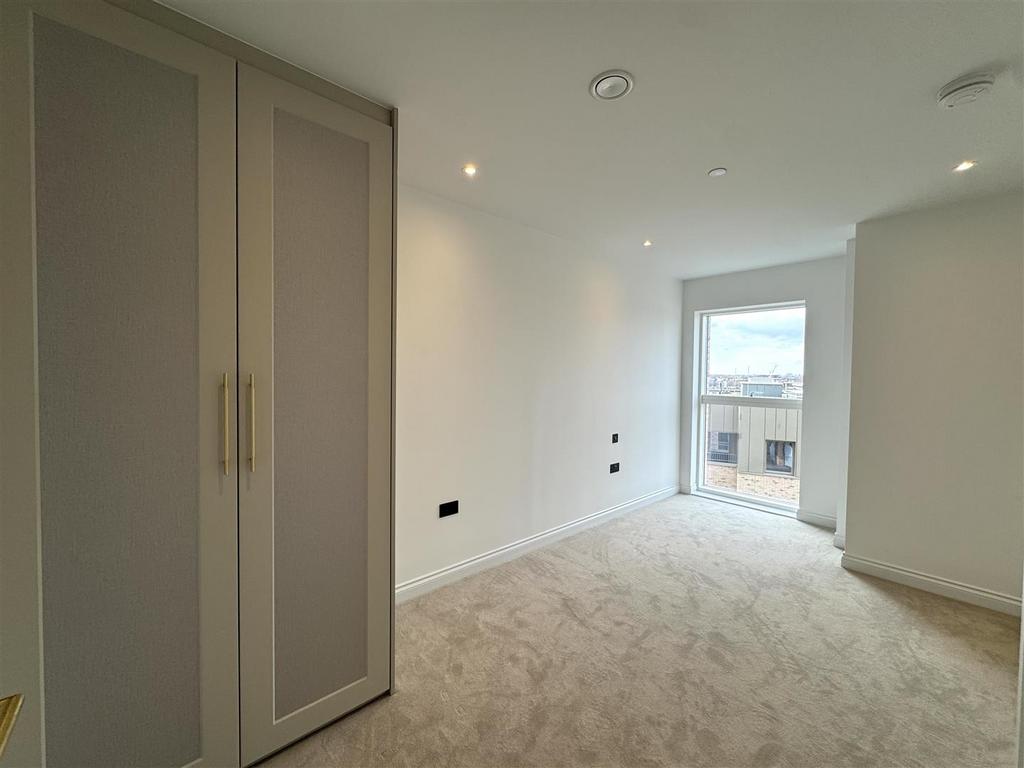 Bedroom 1 pic 3.jpeg
