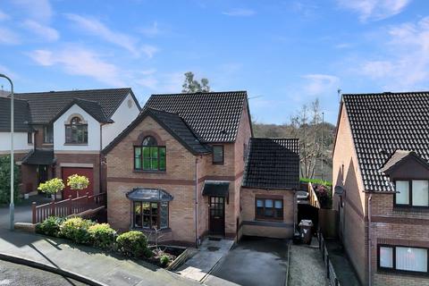 undefined, Clos Cae'r Wern, Caerphilly CF83