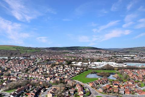 undefined, Clos Cae'r Wern, Caerphilly CF83