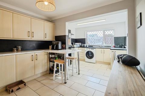 3 bedroom semi-detached house for sale, Ravensthorpe Road, Wigston LE18
