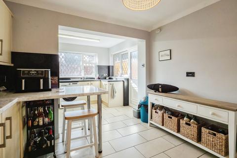 3 bedroom semi-detached house for sale, Ravensthorpe Road, Wigston LE18