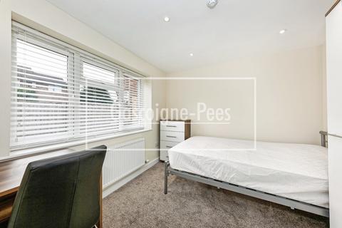 undefined, Waltham Avenue, Guildford, GU2