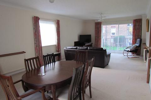 2 bedroom apartment to rent, Hillrise, Walton-on-Thames KT12