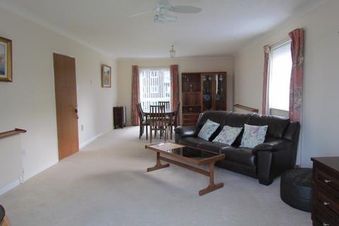2 bedroom apartment to rent, Hillrise, Walton-on-Thames KT12