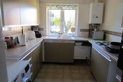 2 bedroom apartment to rent, Hillrise, Walton-on-Thames KT12